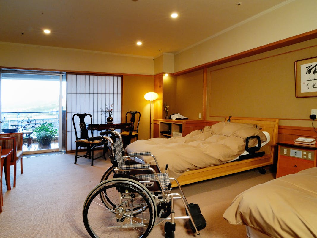 【青山やまと】源泉掛け流し露天風呂付きバリアフリールーム・内風呂なし「琥珀」