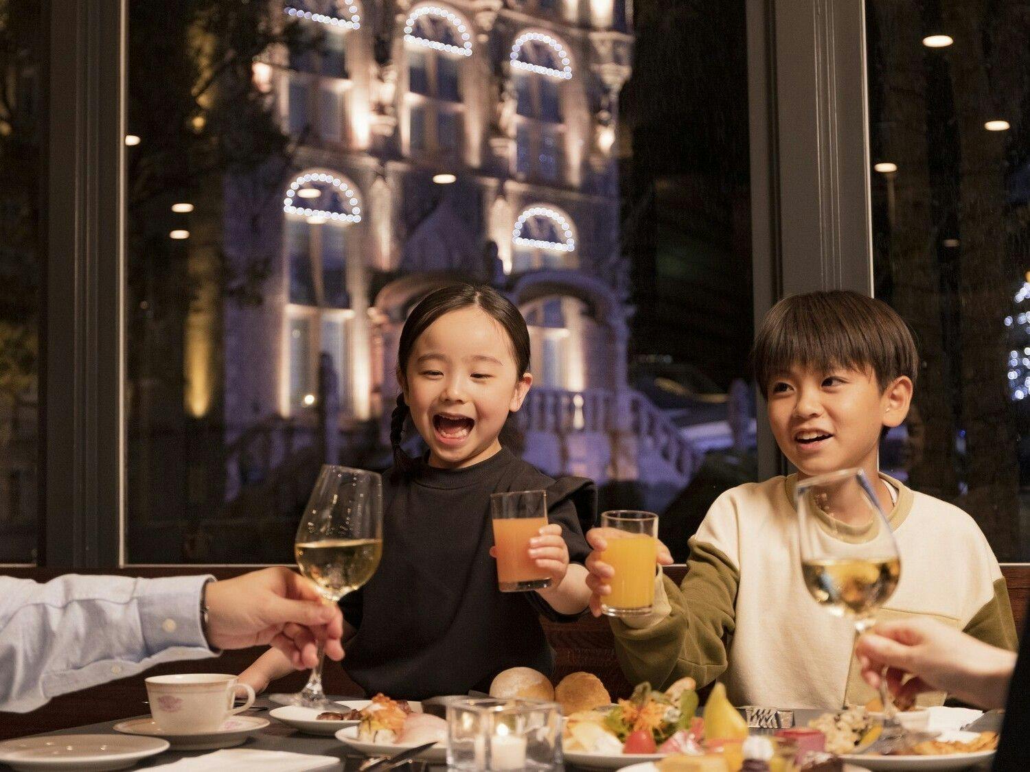 ホテルアムステルダム内「ア クールベール」ディナーブッフェ付きプラン（2食付き）