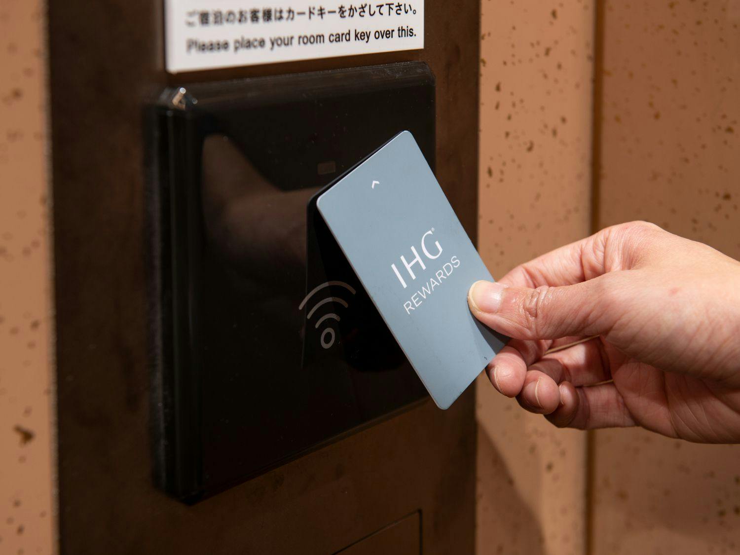 各客室階へのエレベーターにはカードキーで