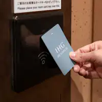 各客室階へのエレベーターにはカードキーで