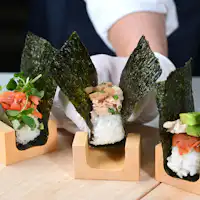 【อาหารเช้า】ข้าวปั้นโอนิกิริจากข้าวอาคิตะและเครื่องเคียงที่คุณชื่นชอบ