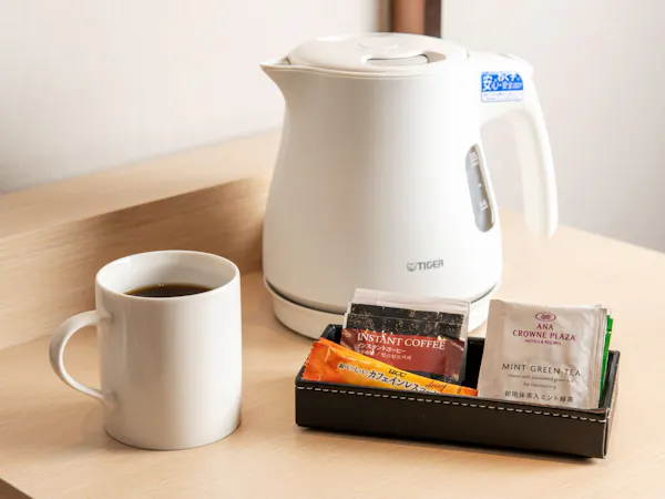 ห้องพักทุกห้องมีชุดกาแฟและชาเขียวญี่ปุ่นเตรียมไว้ให้