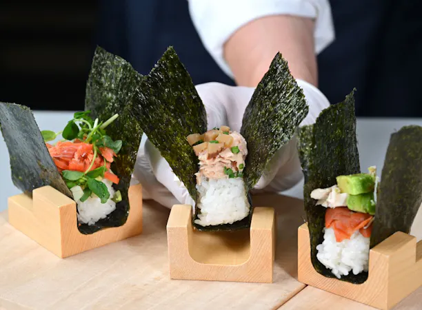 【朝食】好みの秋田米と具材のおむすび
