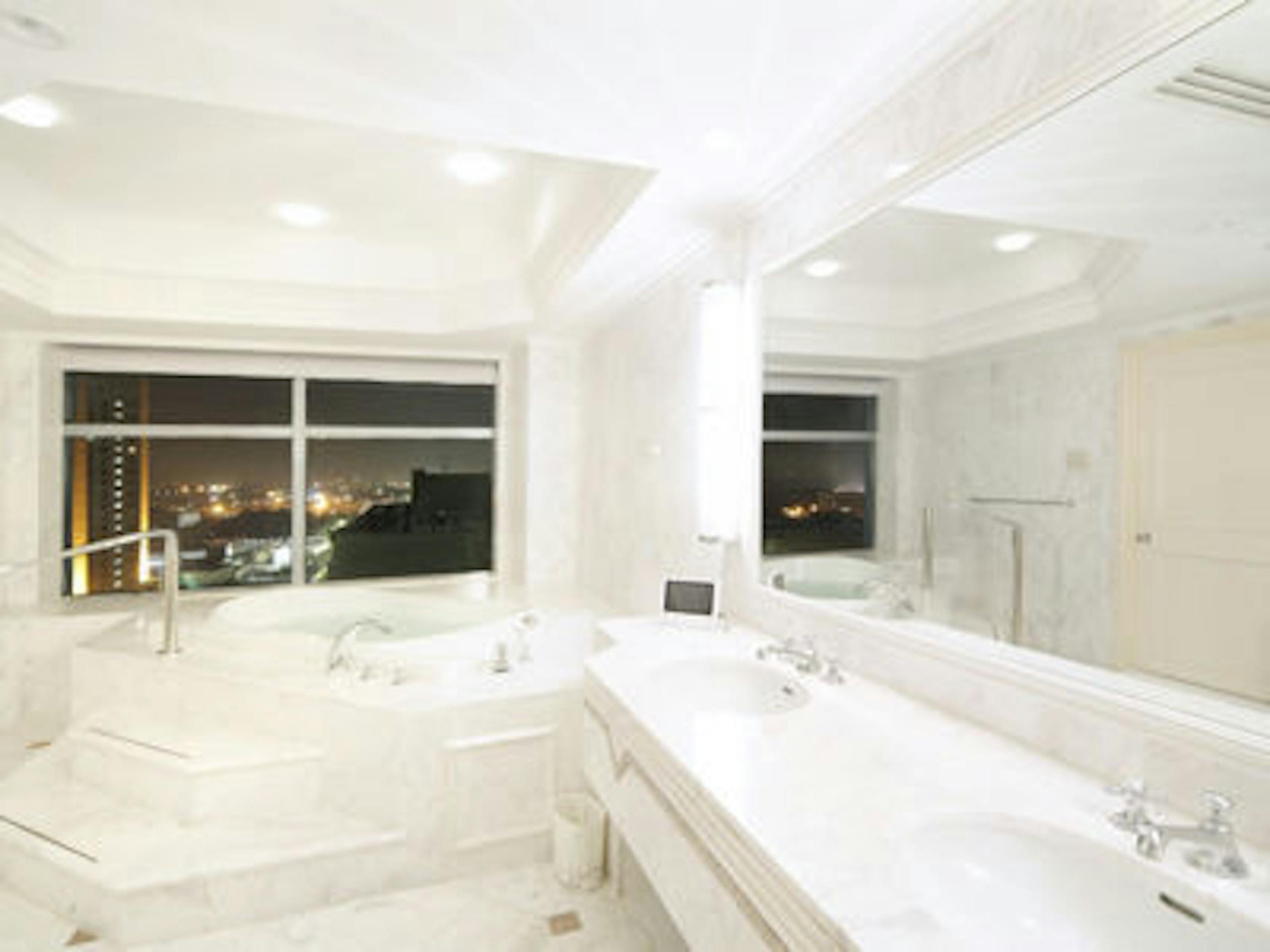 ホテル ザ・マンハッタン プラザスイートバスルーム