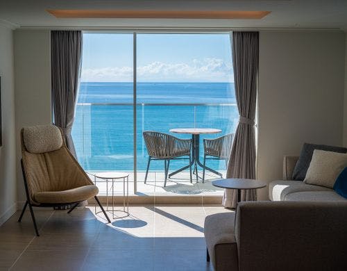 デラックスバルコニースイート