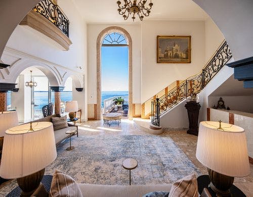 ロビーラウンジ