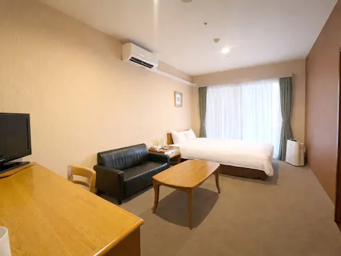 ห้องนอน 1 ห้องขนาดกะทัดรัดพร้อมเตียงเดียว