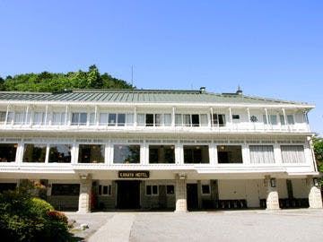 ด้านหน้าของอาคารหลัก