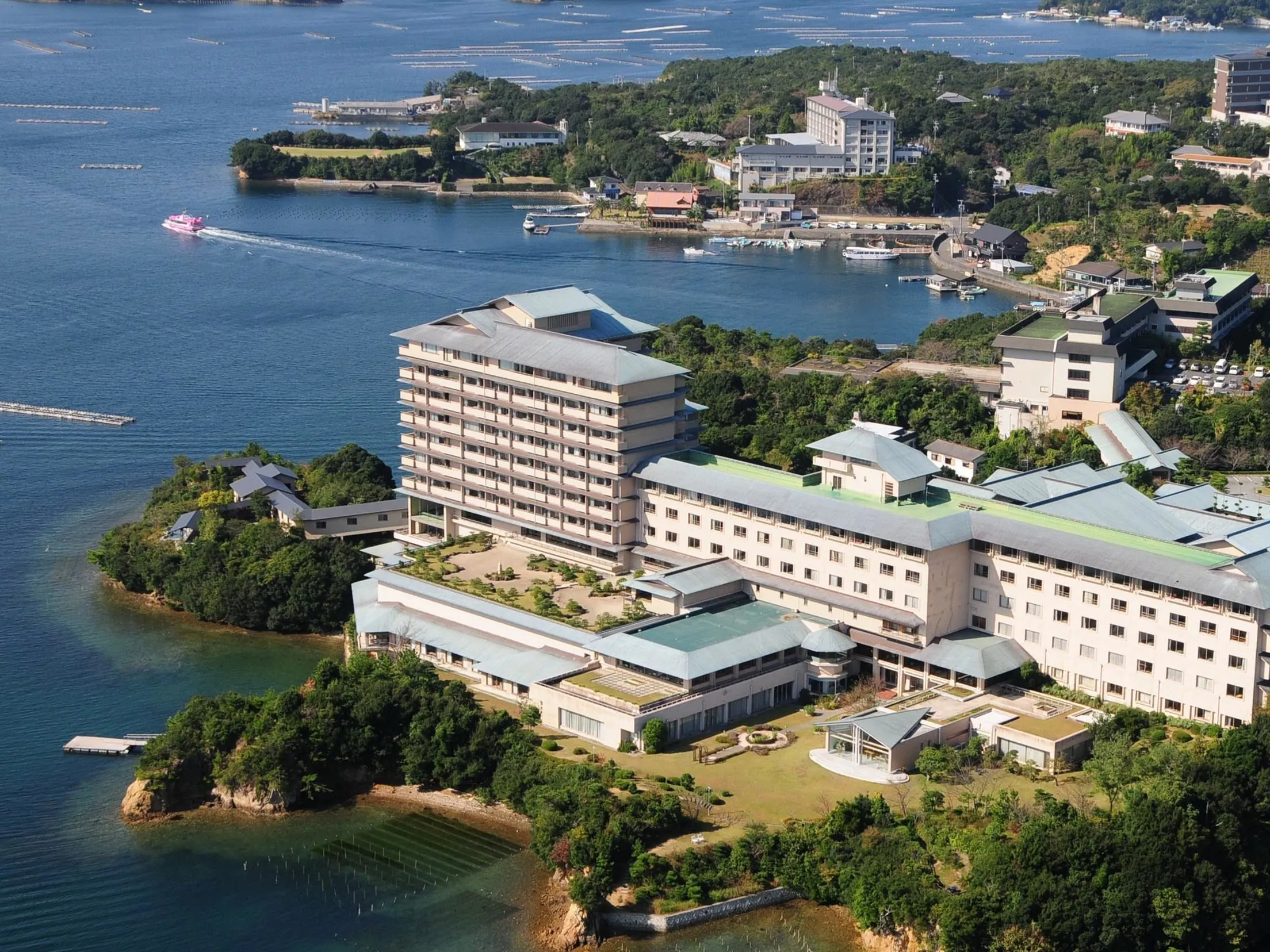 英虞(あご)湾に包まれた和風リゾート