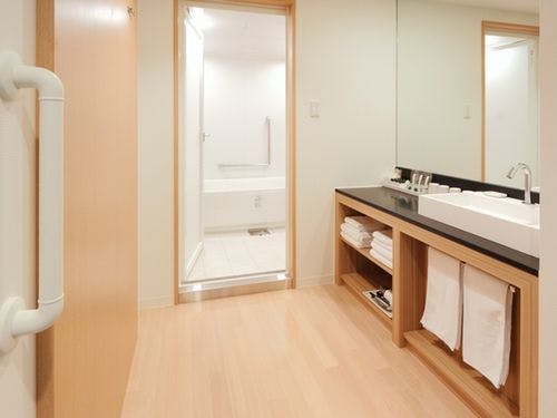 フォーベッドルームのバスルーム