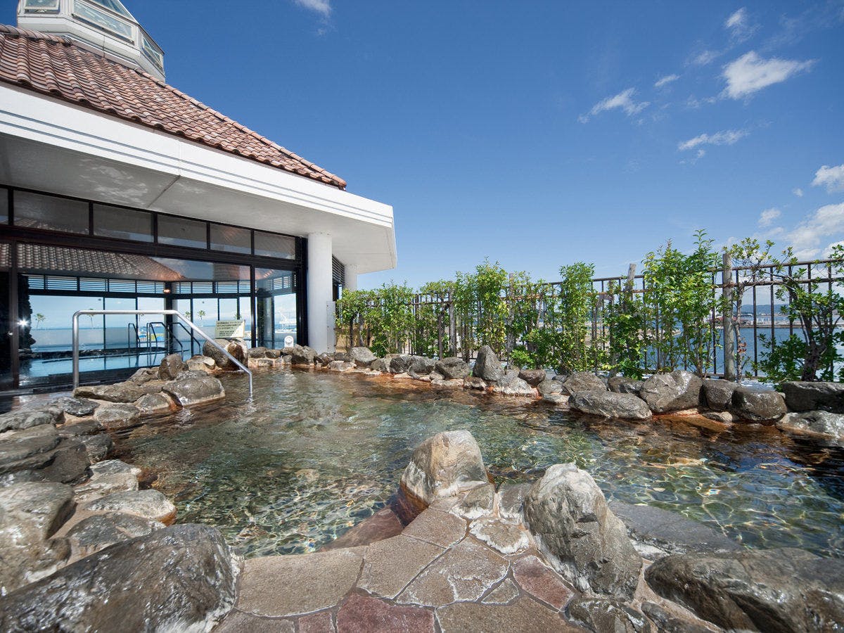 【Mata air panas Kishu Kuroshio】Kolam mandi terbuka dengan angin laut