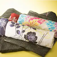 Sila pilih yukata warna kegemaran anda (khusus untuk wanita).