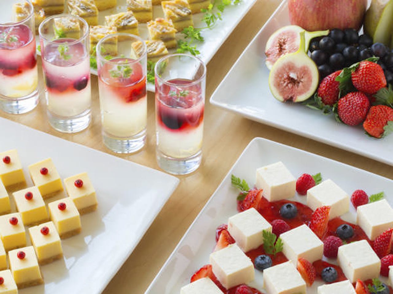 ご夕食ではスイーツの数々もお好きなだけ