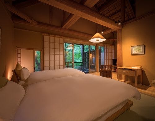 月の下に眠る「三日月」
