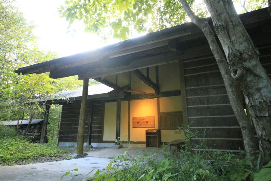 温泉山荘だいこんの花