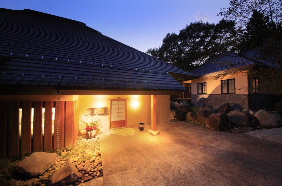 温泉山荘だいこんの花