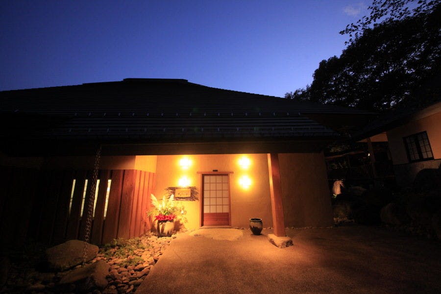 温泉山荘だいこんの花