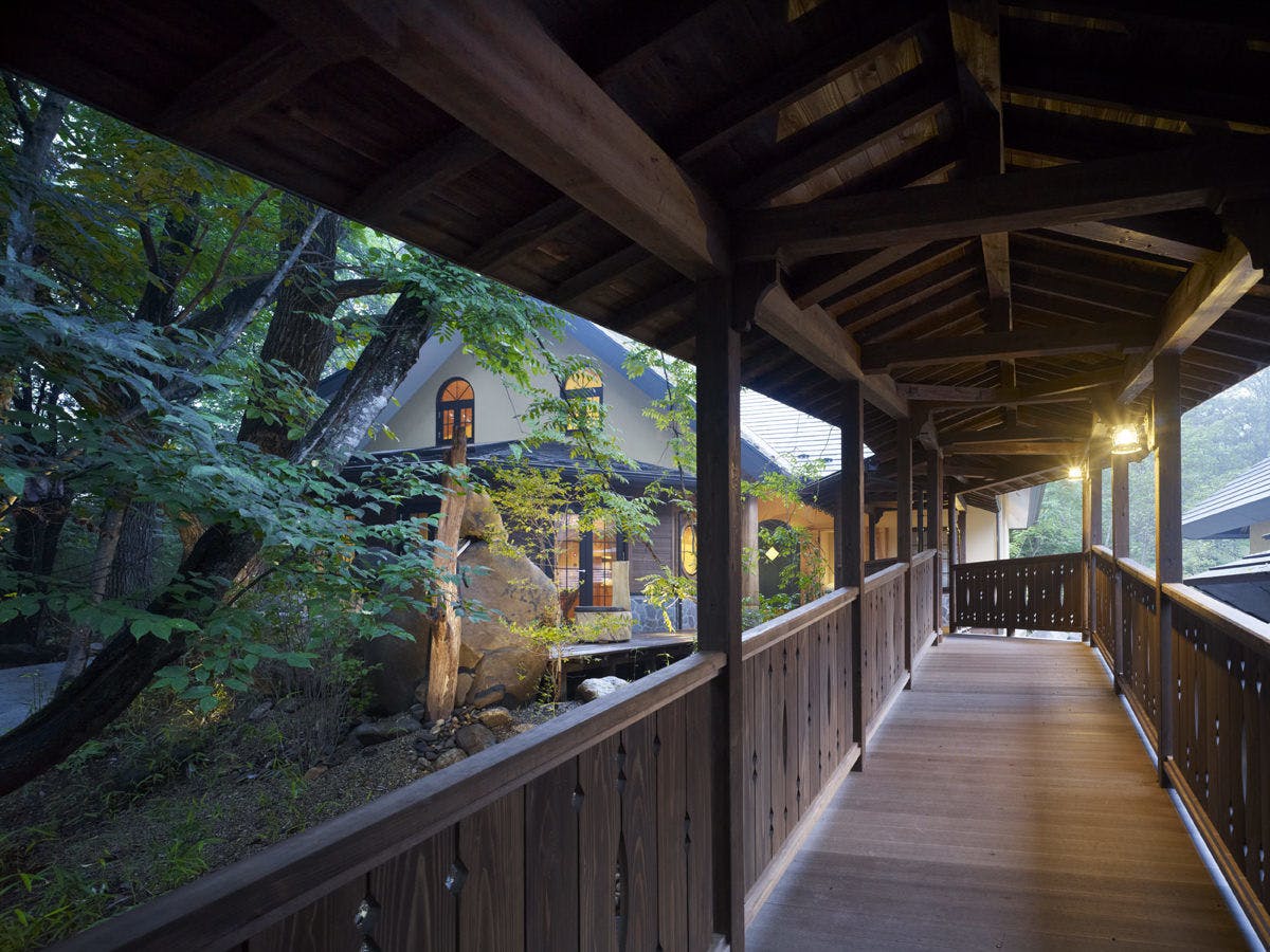 温泉山荘だいこんの花