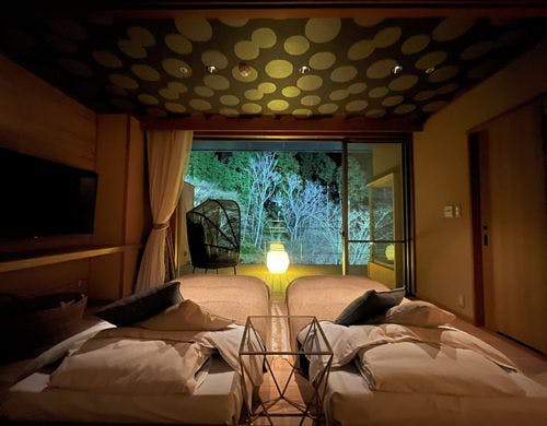 上階・半露天風呂温泉付客室