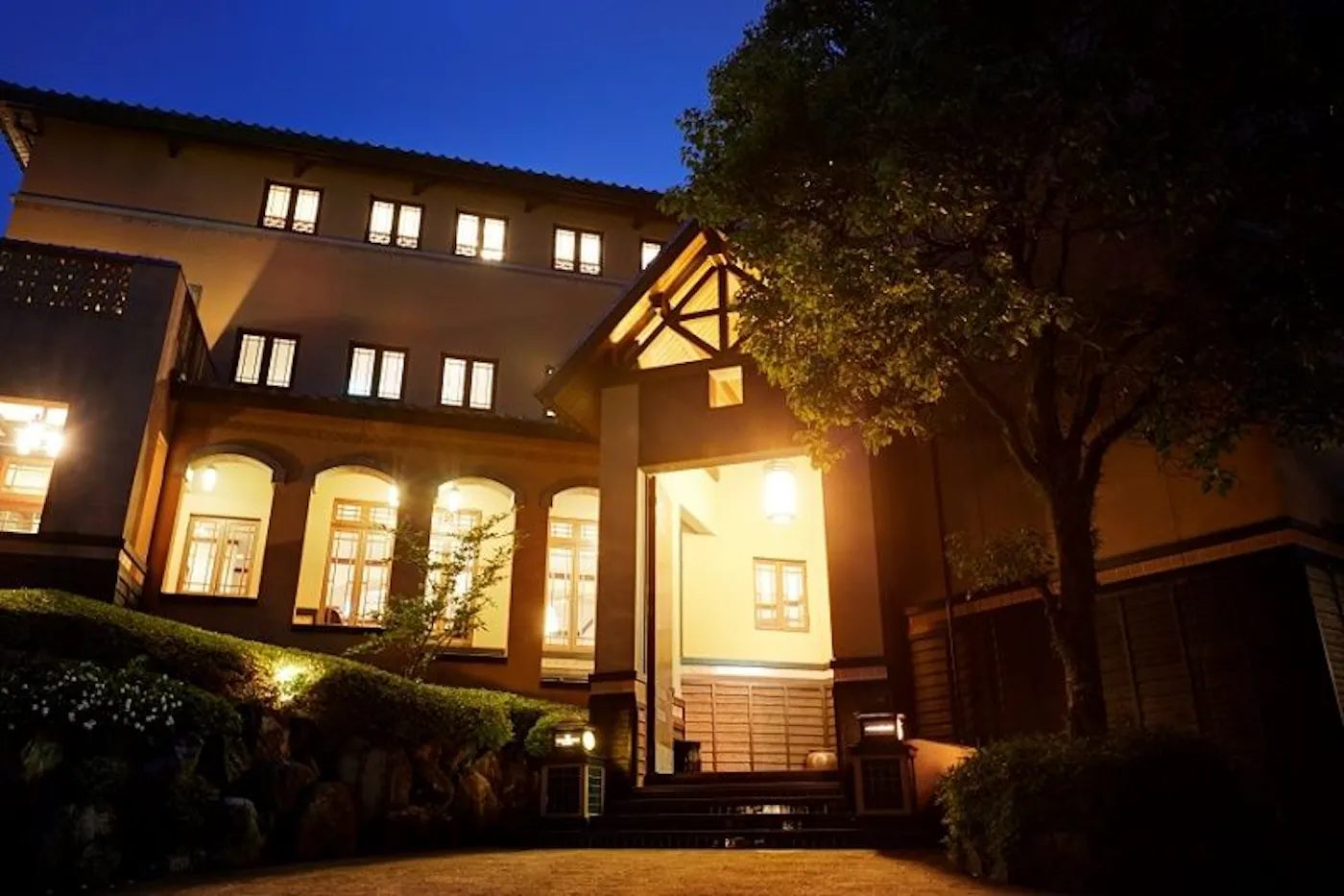 ハミルトン宇礼志野：夜の外観