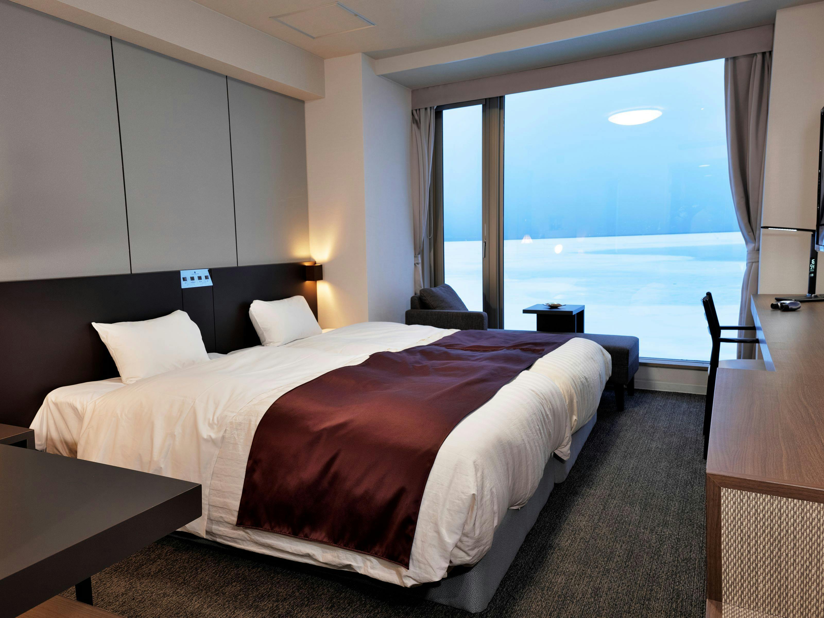 【湖＆夕日側】ハリウッドツイン