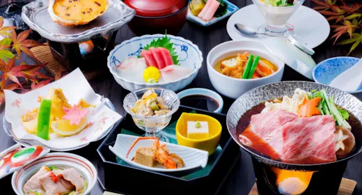 【ネット予約限定・秋】黒毛和牛の鍋、森林どり治部煮、マロンムースなどの会席膳