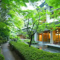 Taman Jepang yang indah mencerminkan empat musim.