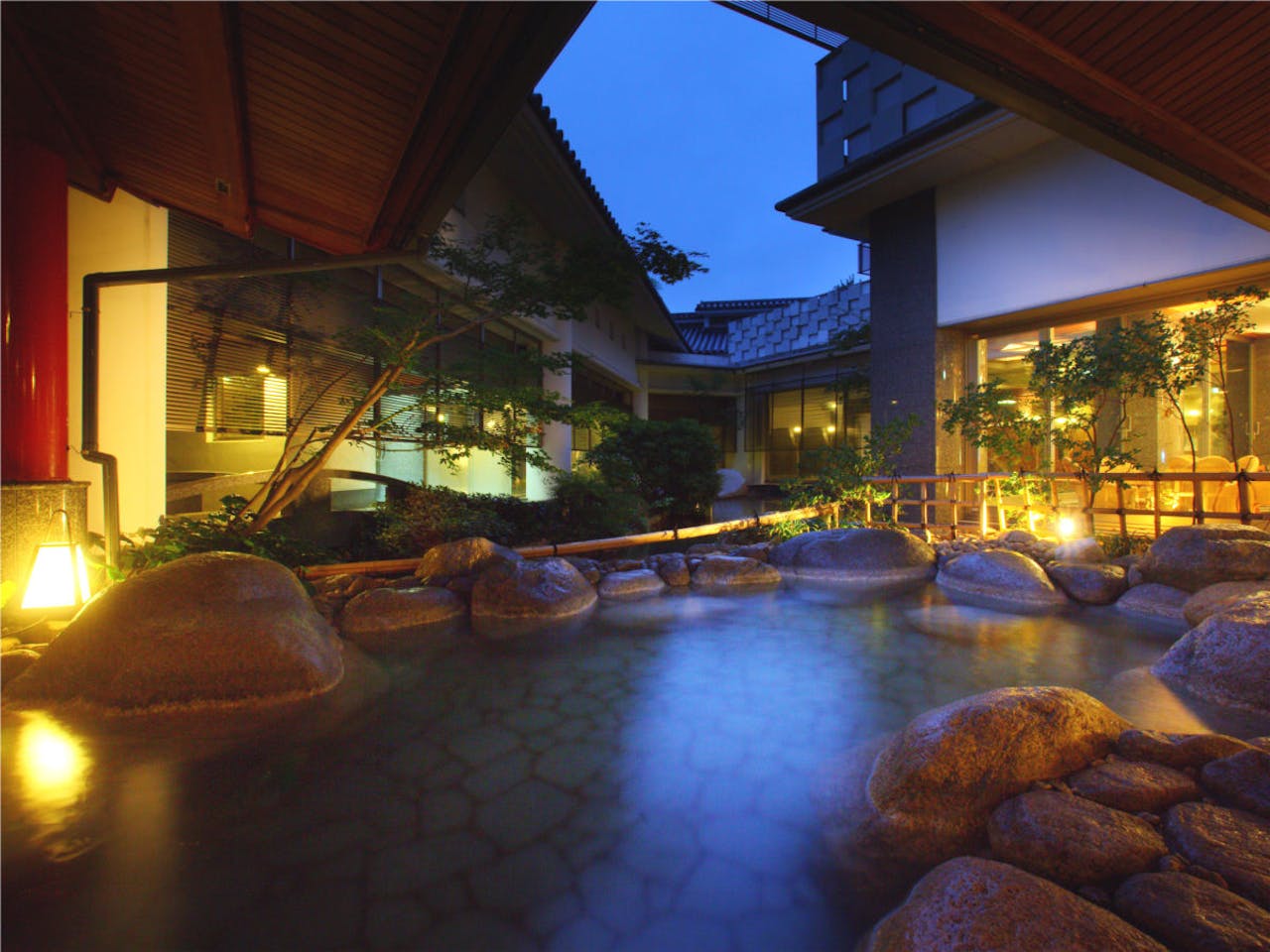 梅の粧露天岩風呂