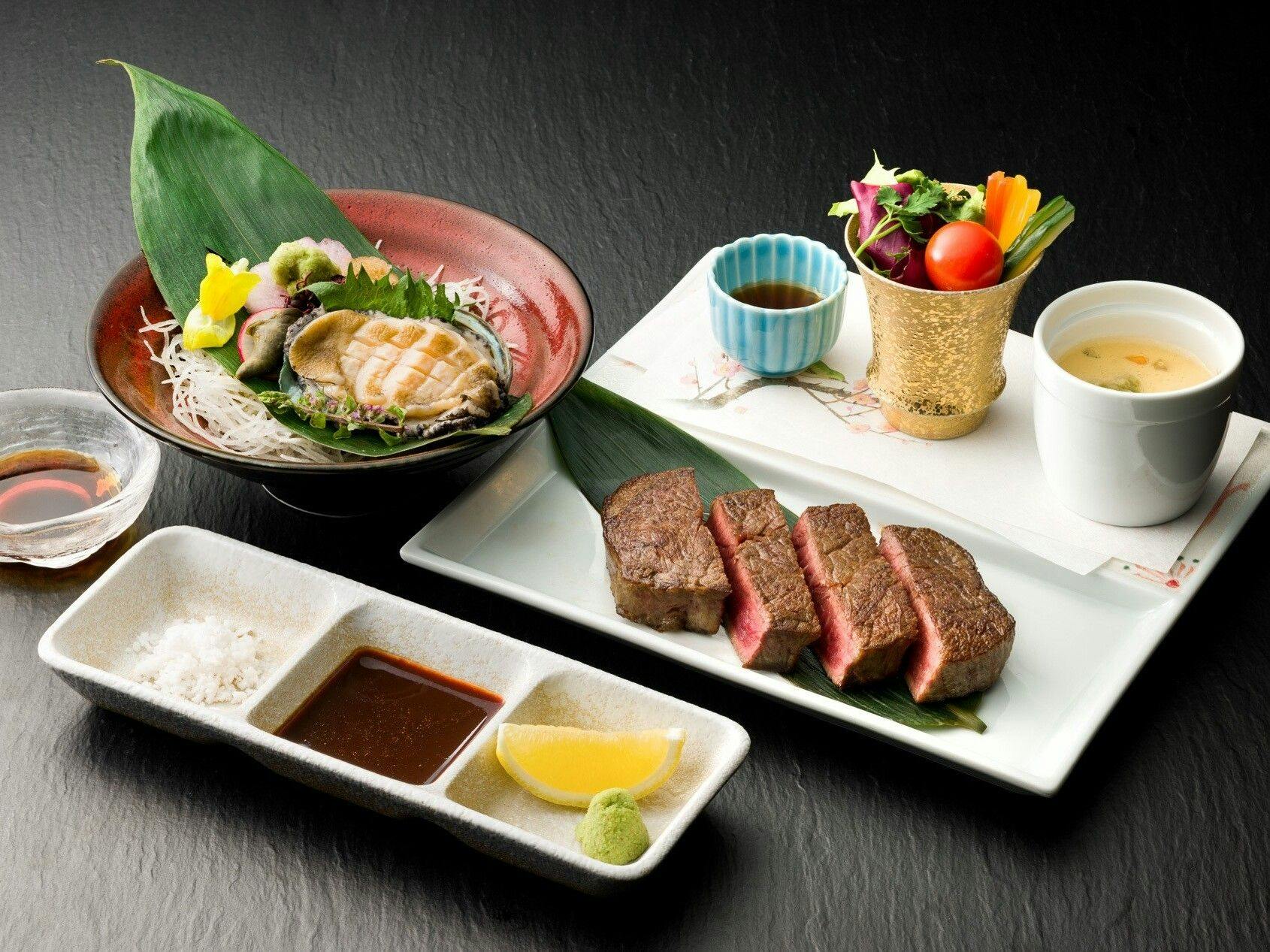 【甲州牛サーロインステーキ＆鮑の刺身】山梨を贅沢に味わう特選和会席！個室料亭でご夕食プラン