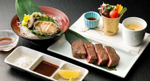【甲州牛サーロインステーキ&鮑の刺身】山梨を贅沢に味わう特選和会席!個室料亭でご夕食プラン