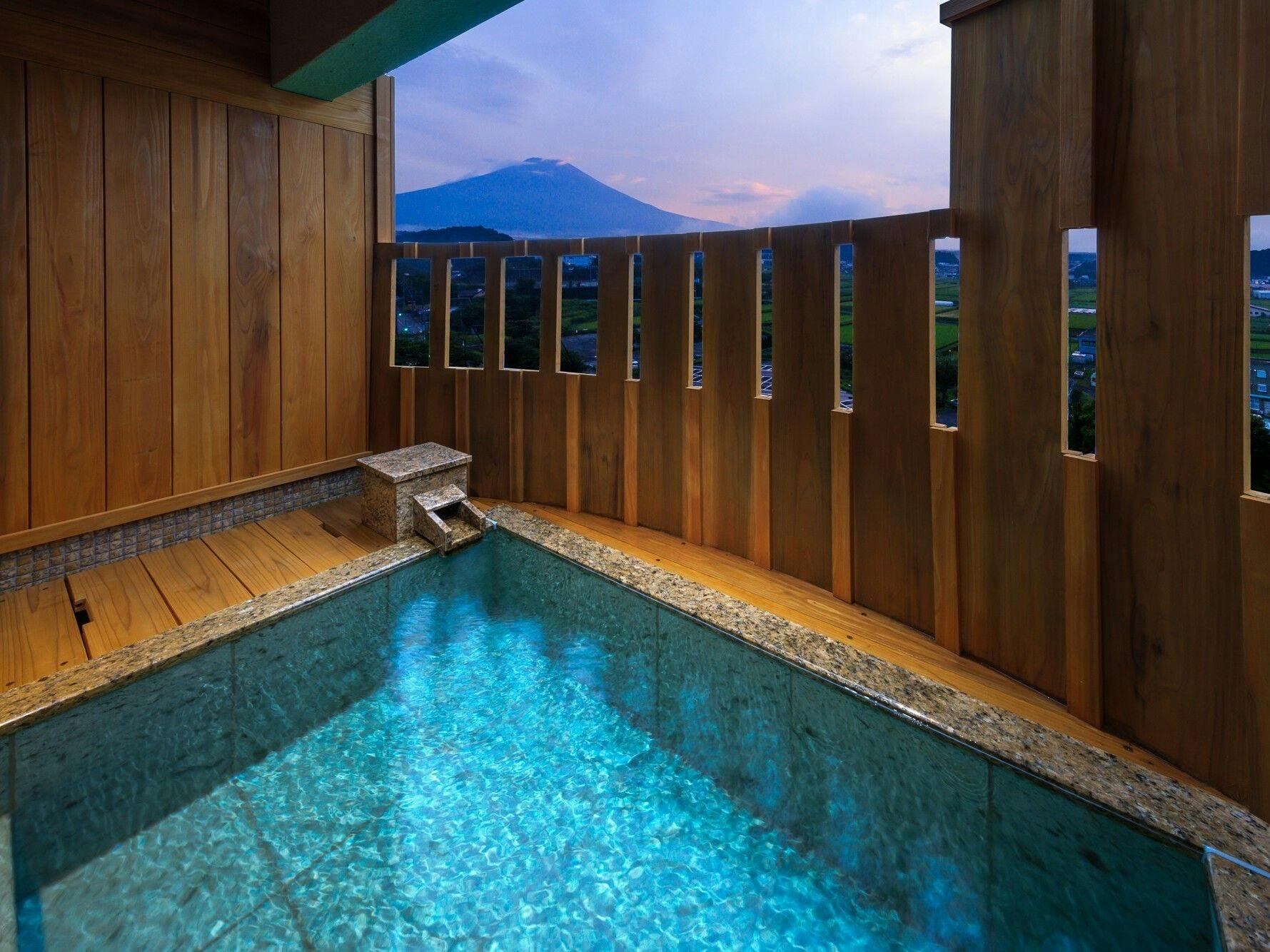 庭園と感動の宿　富士山温泉　ホテル鐘山苑