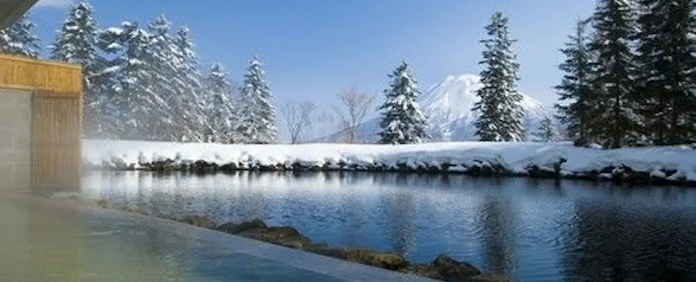 ヒルトンニセコビレッジ:雪景色を望む温泉