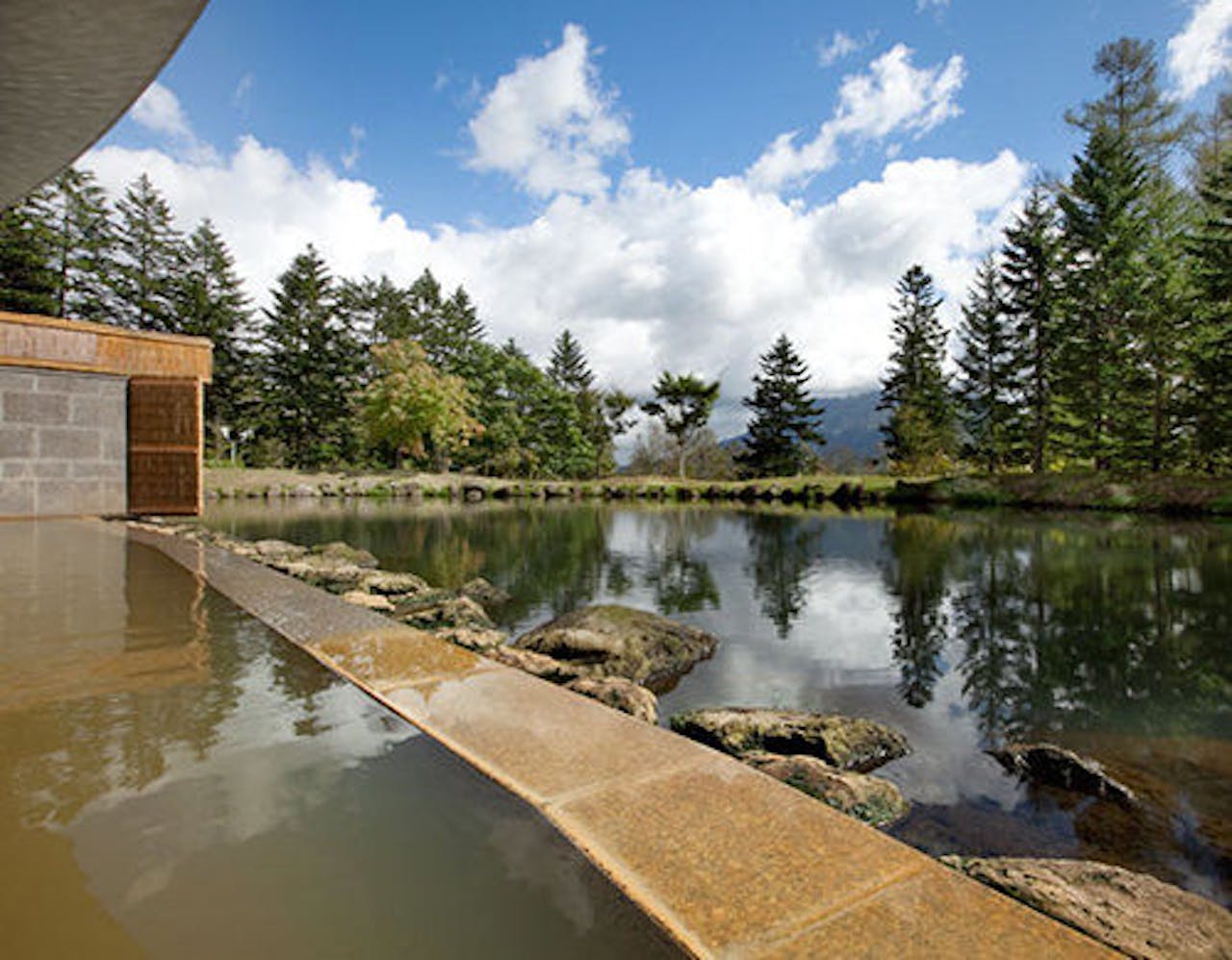 【露天風呂・夏】源泉かけ流し温泉