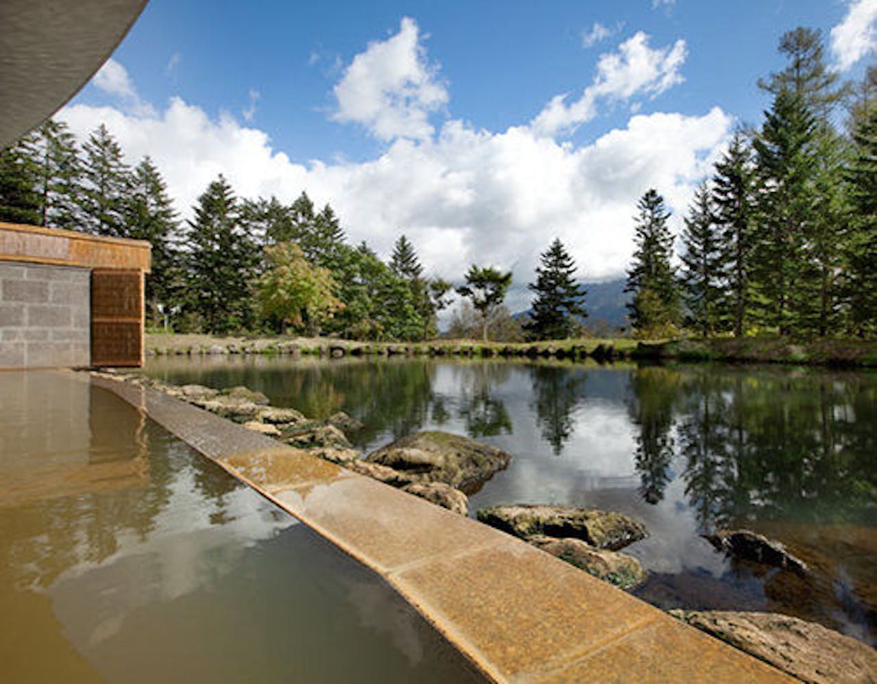 【露天風呂・夏】源泉かけ流し温泉