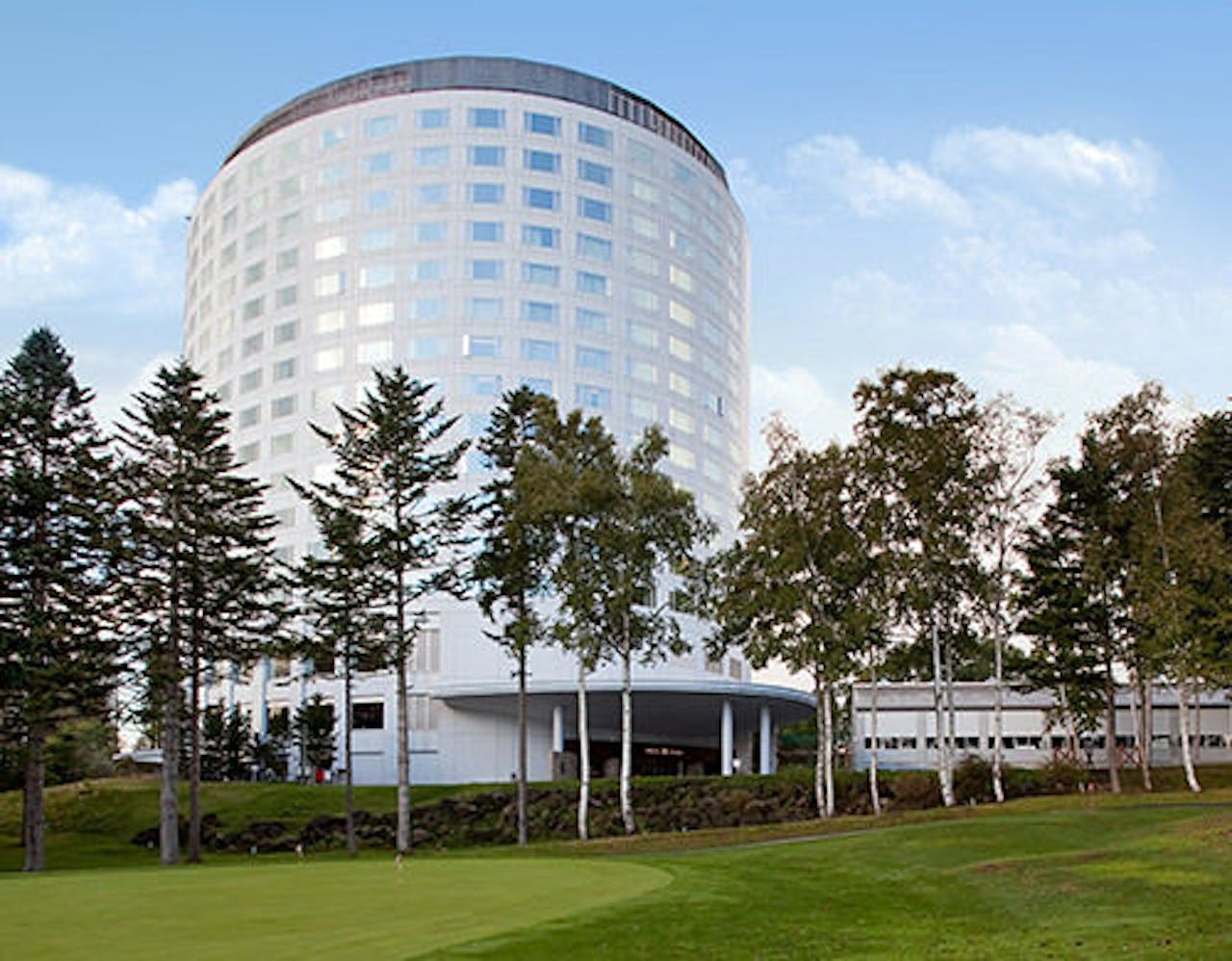 【ホテル外観・夏】