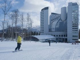 【10～11月オープン】 いち早く滑りたい！オープンが早いスキー場と周辺のおすすめ宿は？