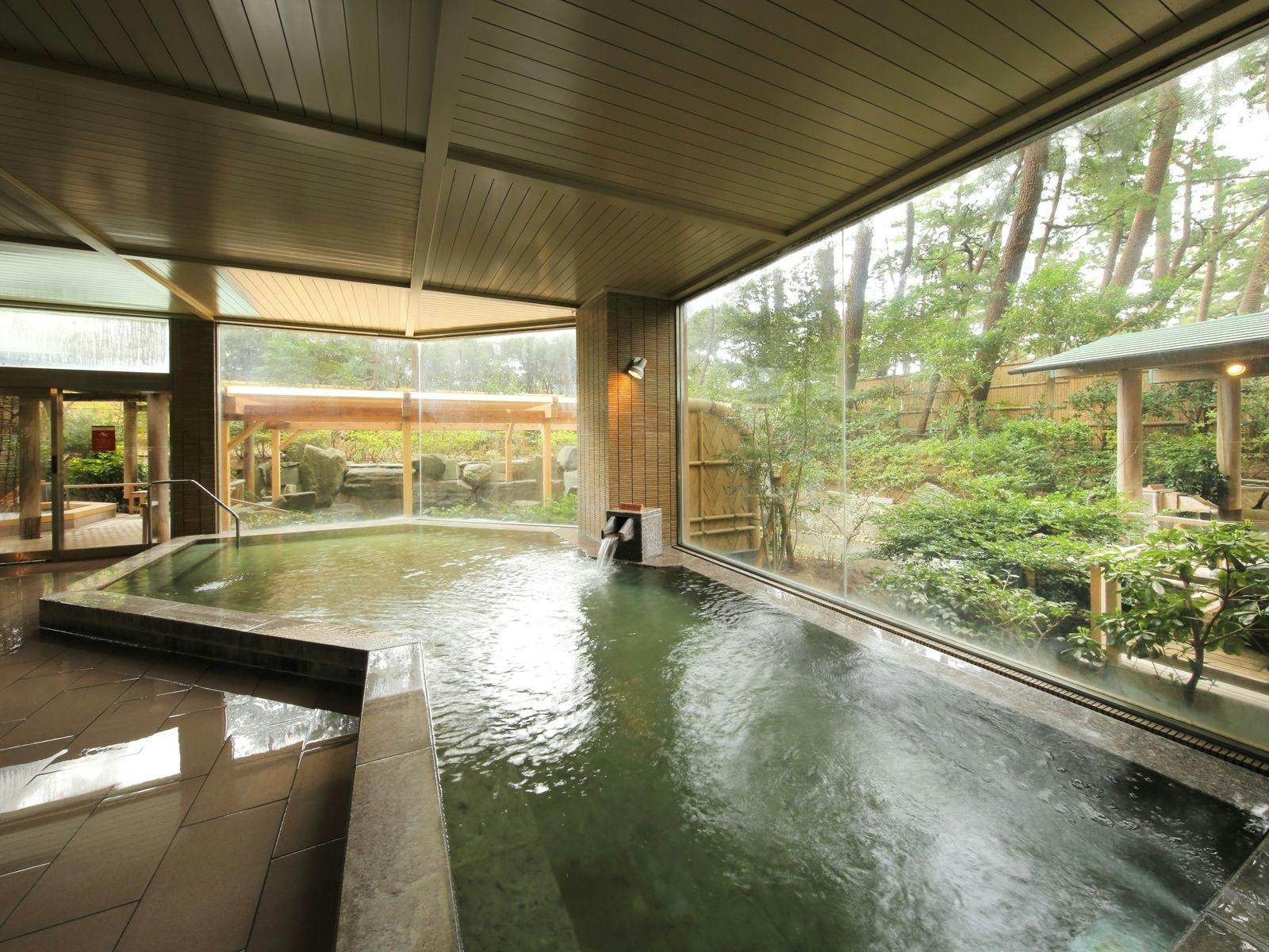 鴨川館