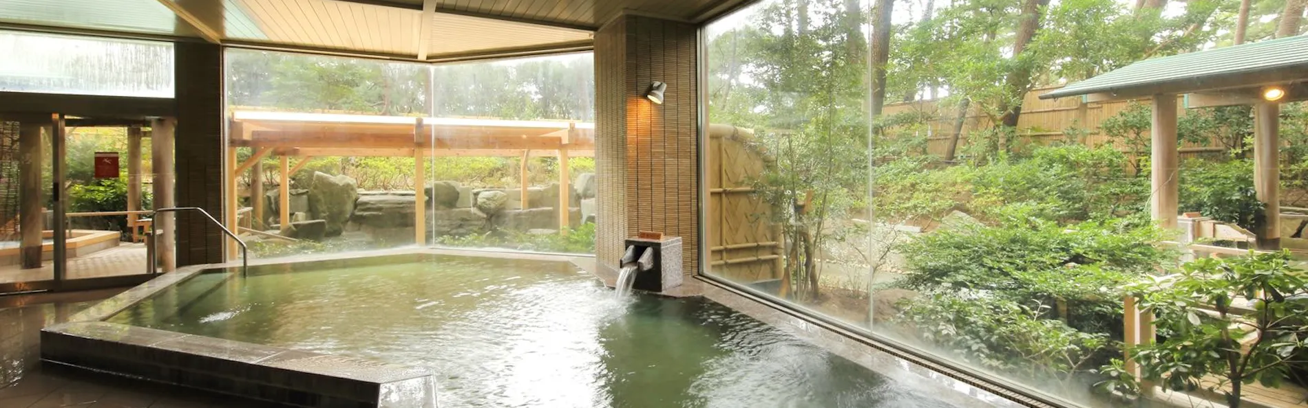 鴨川館