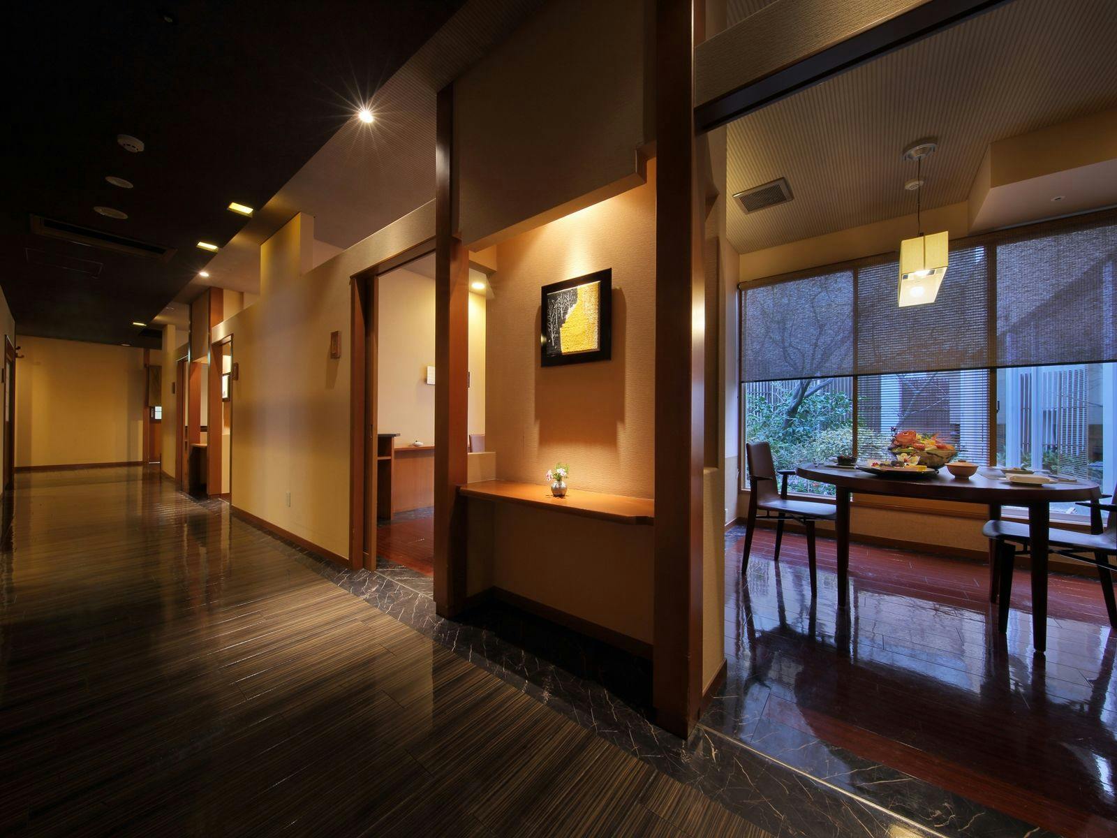 鴨川館