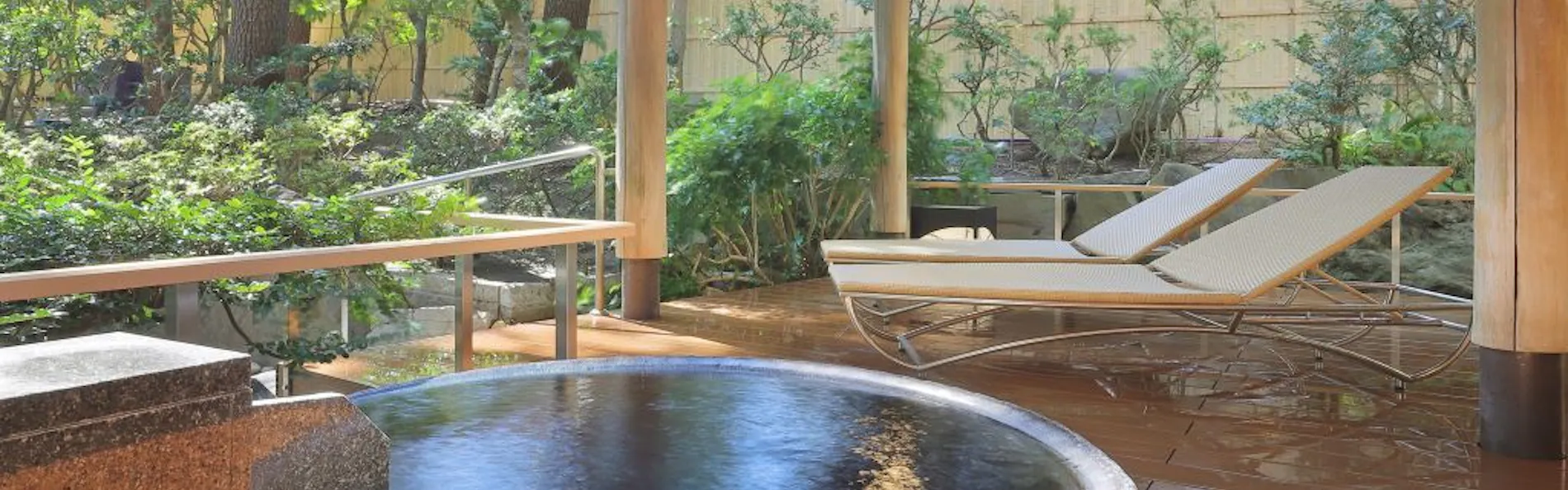 鴨川館