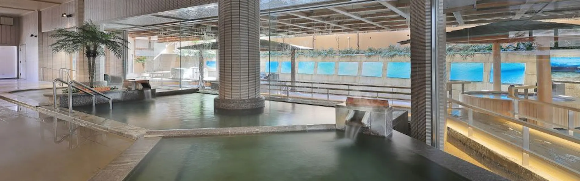 鴨川館