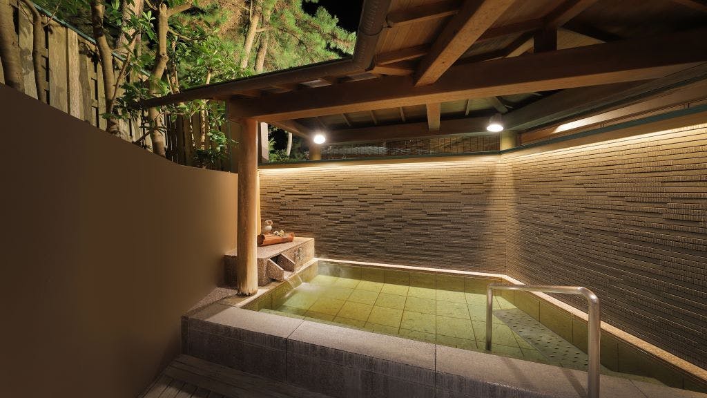 鴨川館