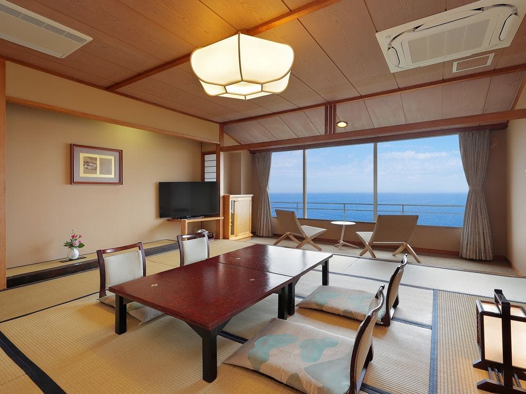 鴨川館