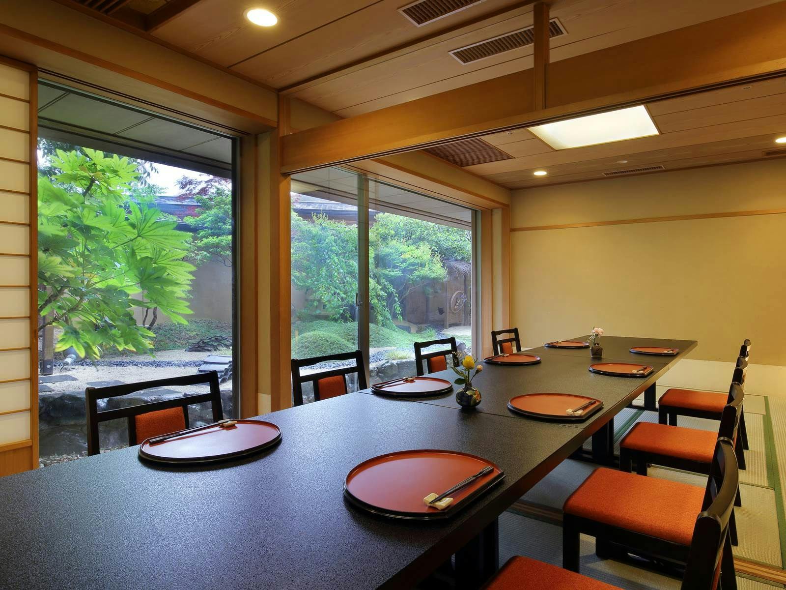 鴨川館