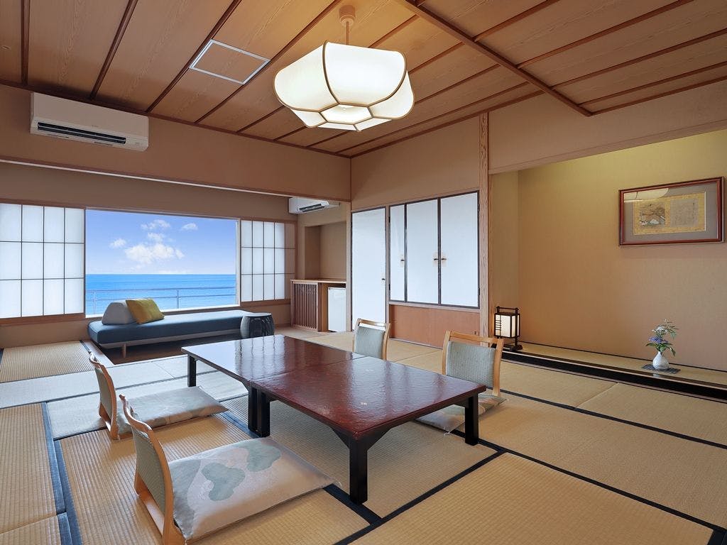 鴨川館