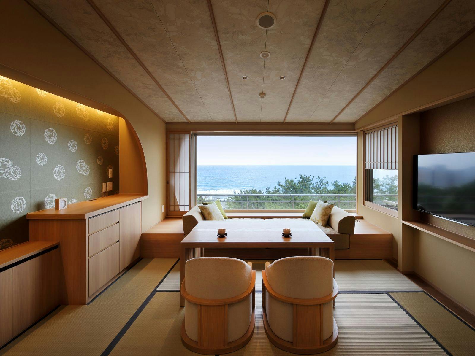 鴨川館