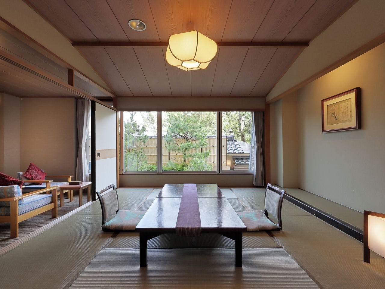 鴨川館
