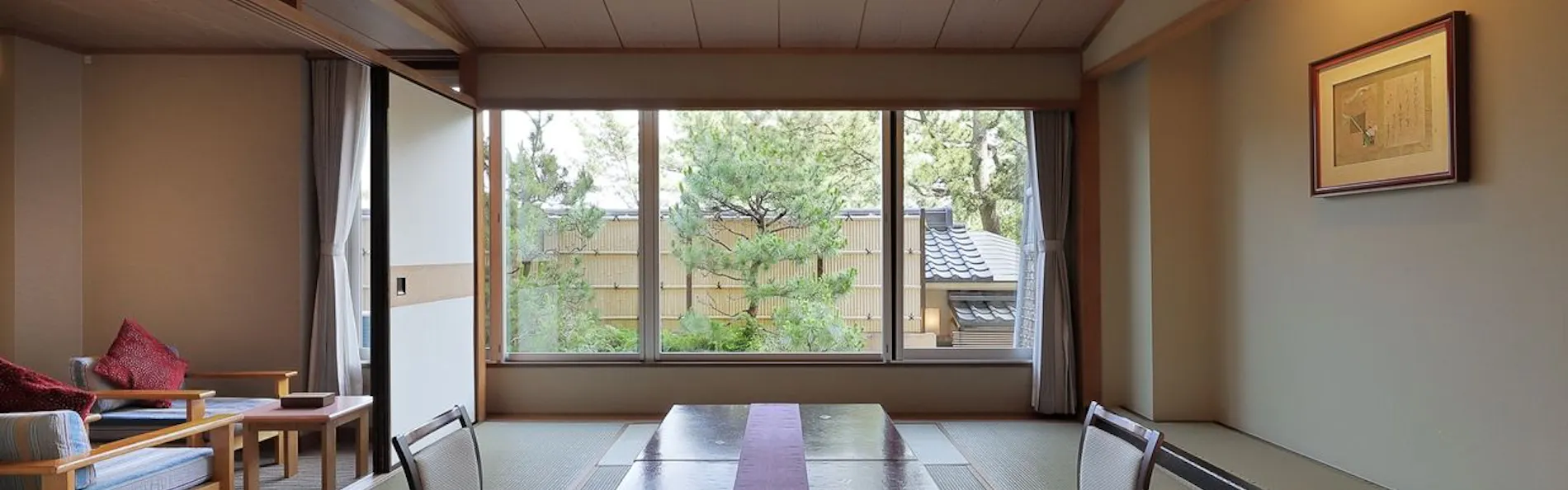 鴨川館