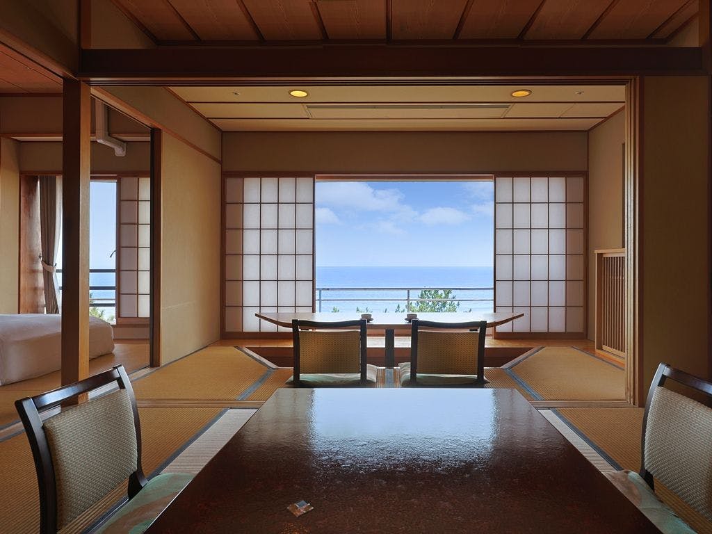 鴨川館