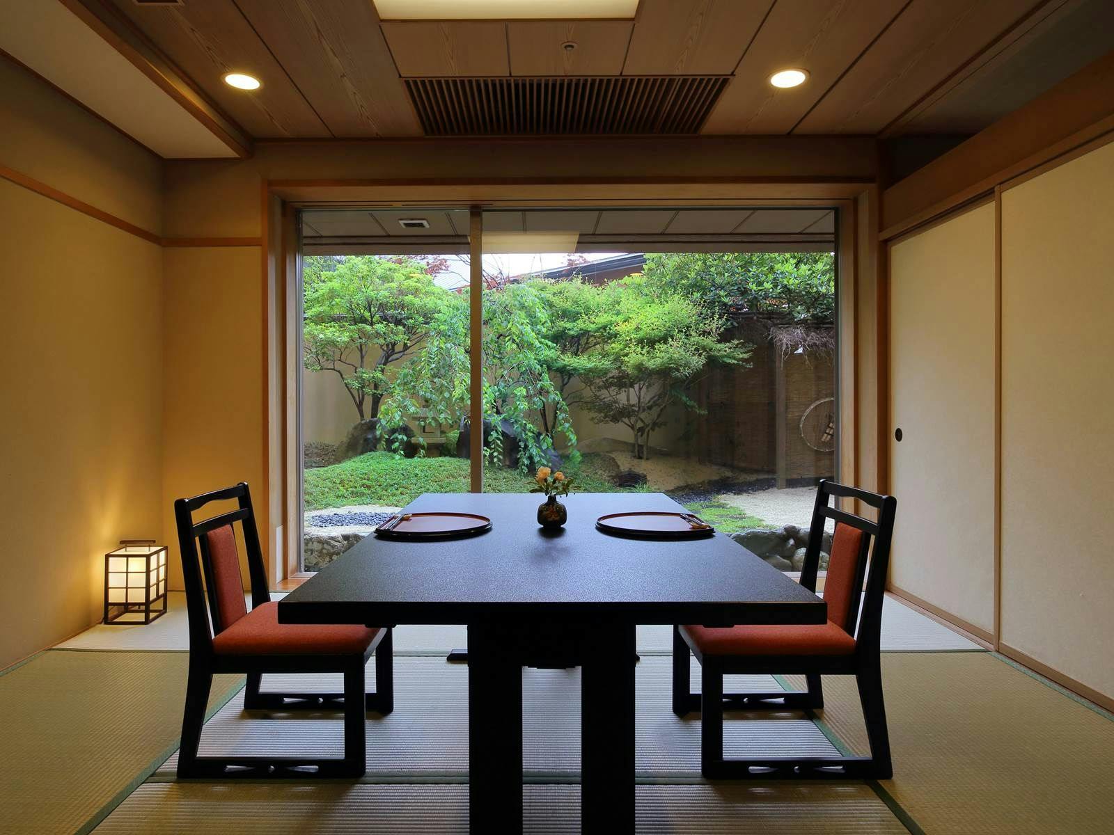 鴨川館